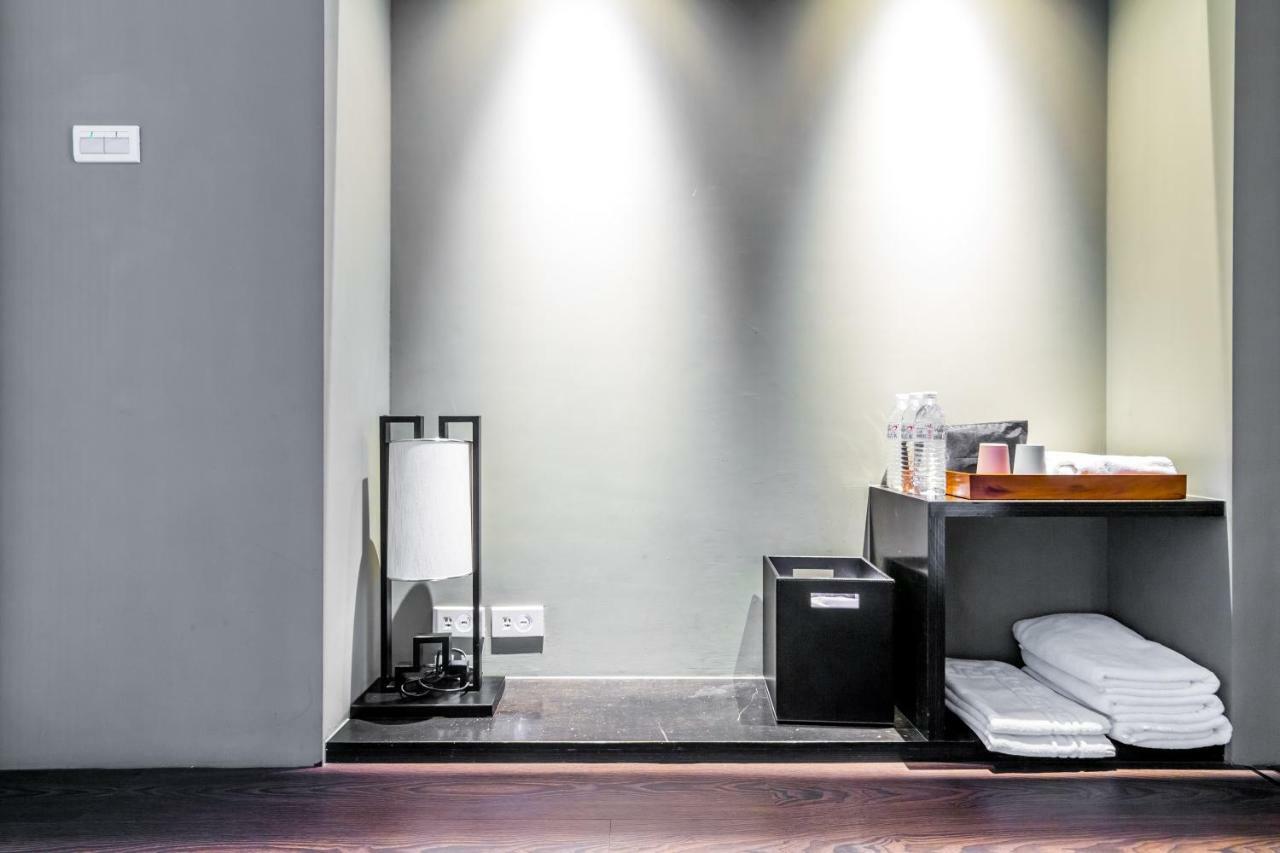 Fun Simon Apartment Tainan Luaran gambar
