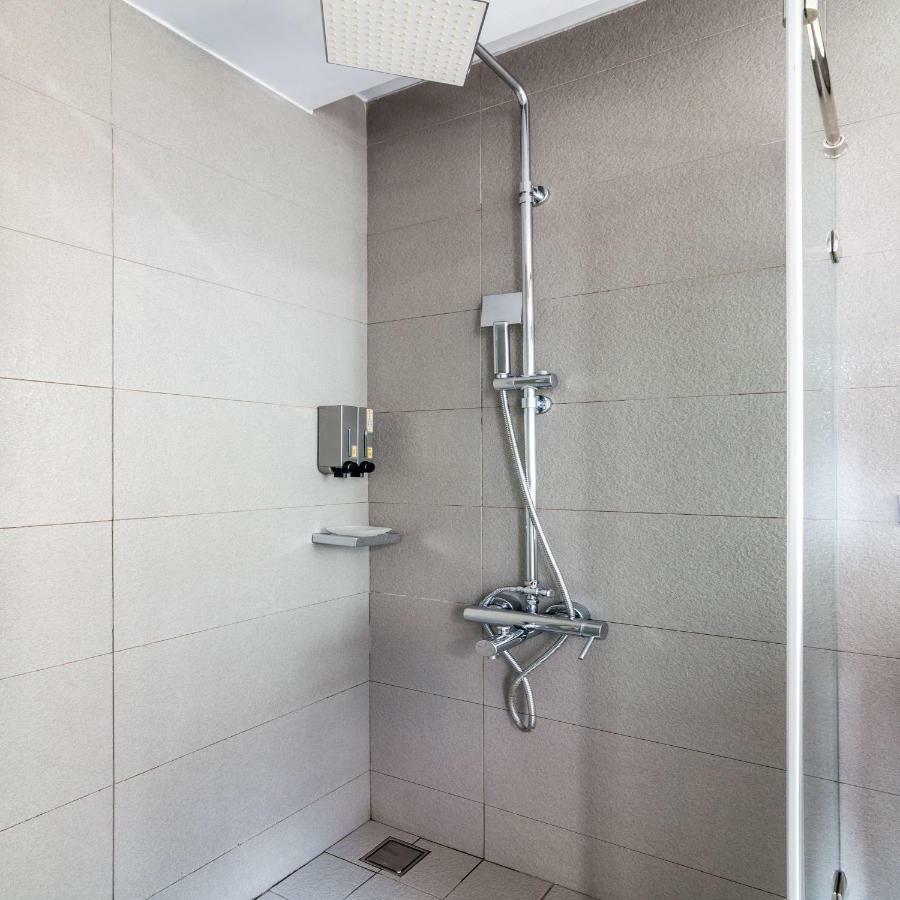 Fun Simon Apartment Tainan Luaran gambar
