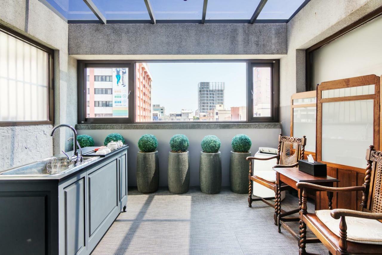 Fun Simon Apartment Tainan Luaran gambar